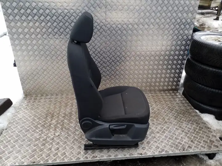 Skoda Yeti (5L) (2009 - 2012) Переднее сиденье пассажира — фото 4