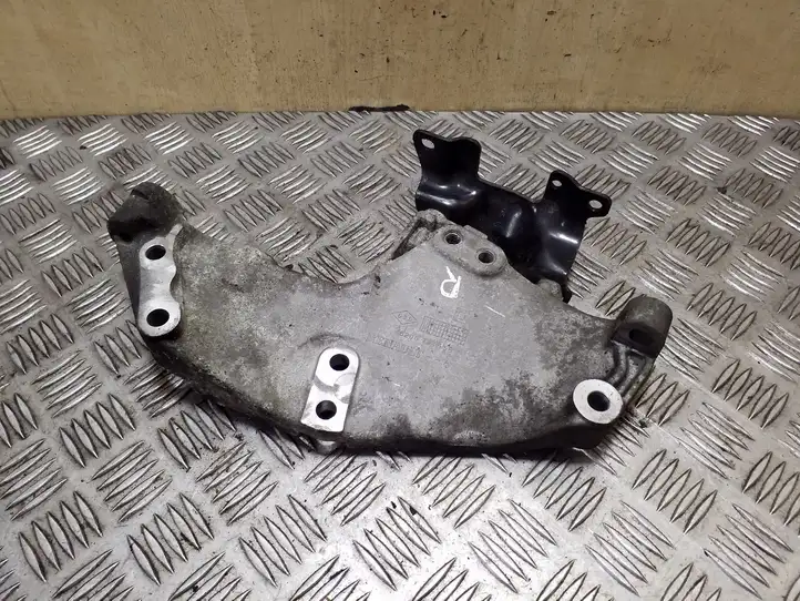 Renault Trafic II (X83) (2002 - 2014) 8200741758 Кронштейн двигателя — фото 1