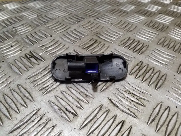 Audi A4 S4 B8 8K (2007 - 2011) 8T0955988B Форсунка омывателя лобового стекла — фото 2