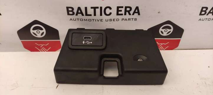 6807232 BMW 3 G20 G21 USB jungtis