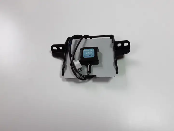 Toyota Auris E180 (2012 - 2018) 8686002010 GPS антенна — фото 1