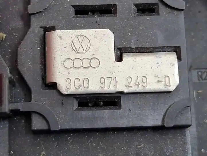Skoda Superb B6 (3T) (2008 - 2015) 1K0937125C Блок предохранителей — фото 9