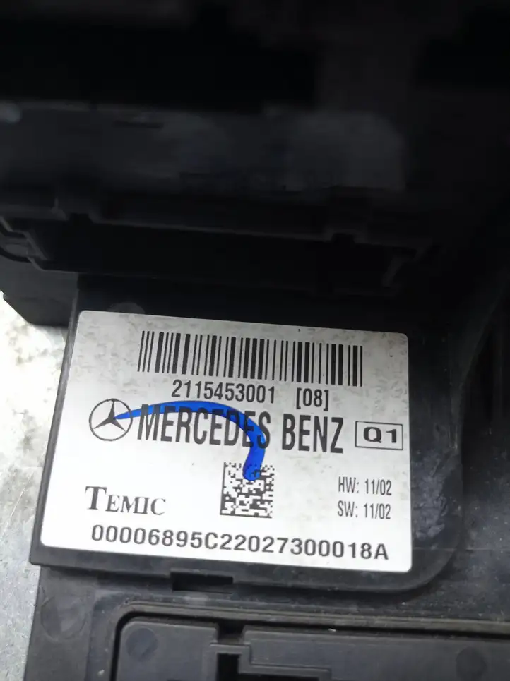 Mercedes-Benz E W211 (2002 - 2009) 2115453001 Блок предохранителей — фото 2