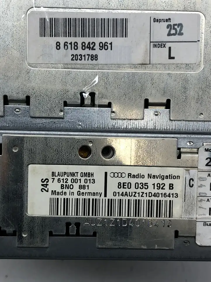 Audi A4 S4 B6 8E 8H (2000 - 2006) 8E0035192B Магнитола / мультимедийная система — фото 3