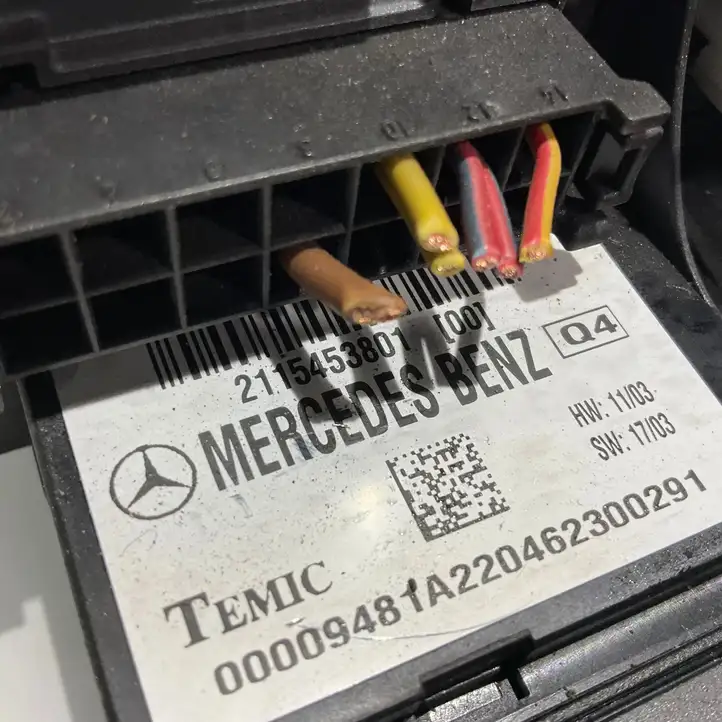 Mercedes-Benz E W211 (2002 - 2009) 2115453801 Блок предохранителей — фото 4