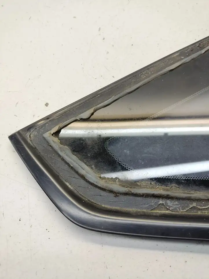 Nissan 370Z (2008 - 2014) 43R005165 Заднее боковое стекло — фото 2