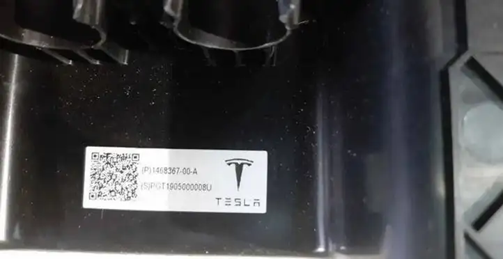 Tesla Model 3 (2017 - 2023) 146836700A Прочие детали салона — фото 3