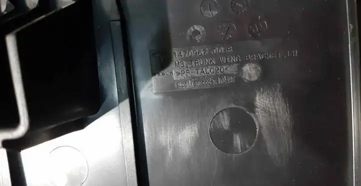 Tesla Model 3 (2017 - 2023) 147096700B Прочие детали салона — фото 3