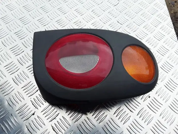 Renault Megane I (1995 - 2002) 7700428056 Задний фонарь в кузове — фото 1