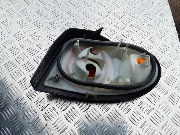 Renault Megane I (1995 - 2002) 7700428056 Задний фонарь в кузове — фото 2