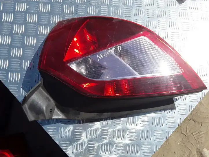 Renault Megane II (2002 - 2005) 8200073237 Задний фонарь в кузове — фото 1