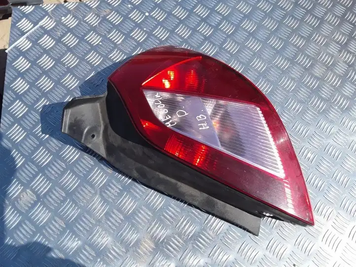 Renault Megane II (2002 - 2005) 8200073237 Задний фонарь в кузове — фото 1