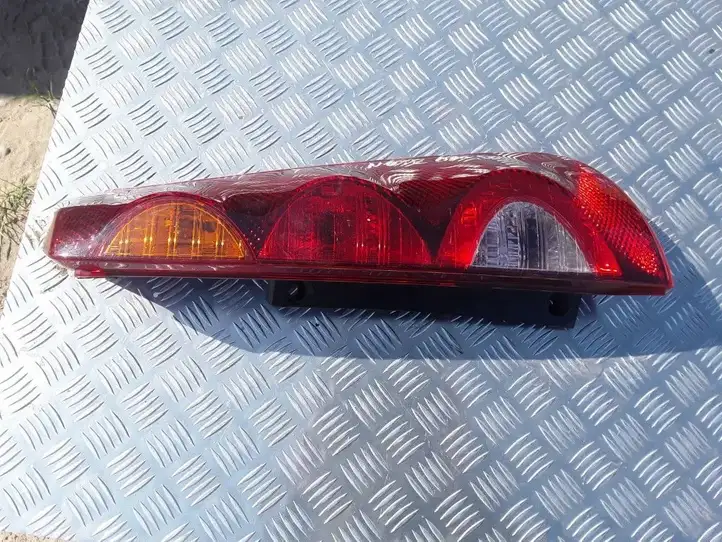 Nissan Note (E11) (2006 - 2014) 263300R Задний фонарь в кузове — фото 1