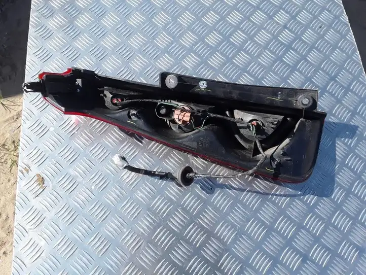 Nissan Note (E11) (2006 - 2014) 263300R Задний фонарь в кузове — фото 2