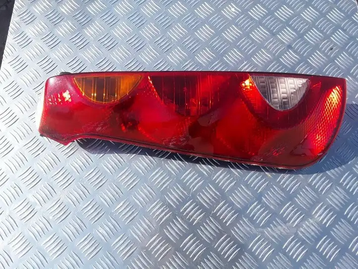 Nissan Note (E11) (2006 - 2014) 263300L Задний фонарь в кузове — фото 1