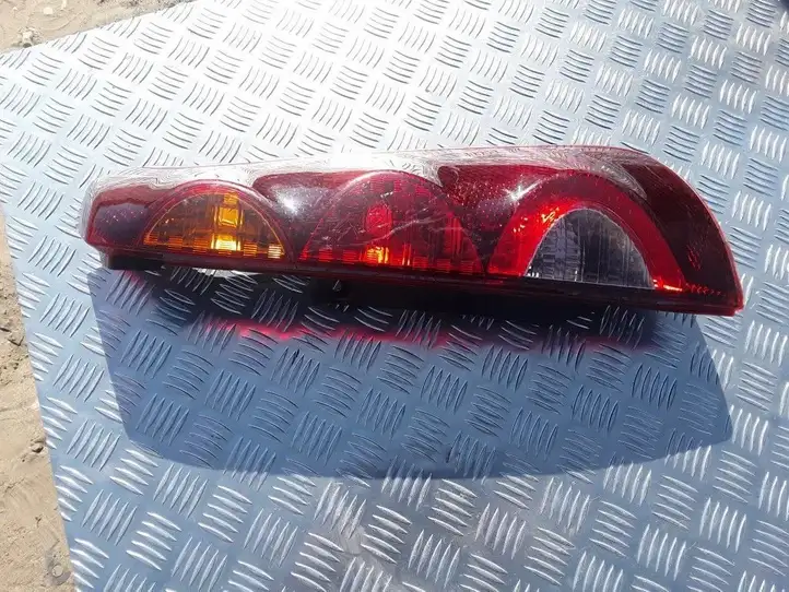 Nissan Note (E11) (2006 - 2014) 263300R Задний фонарь в кузове — фото 1