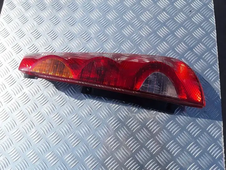 Nissan Note (E11) (2006 - 2014) 263300R Задний фонарь в кузове — фото 1