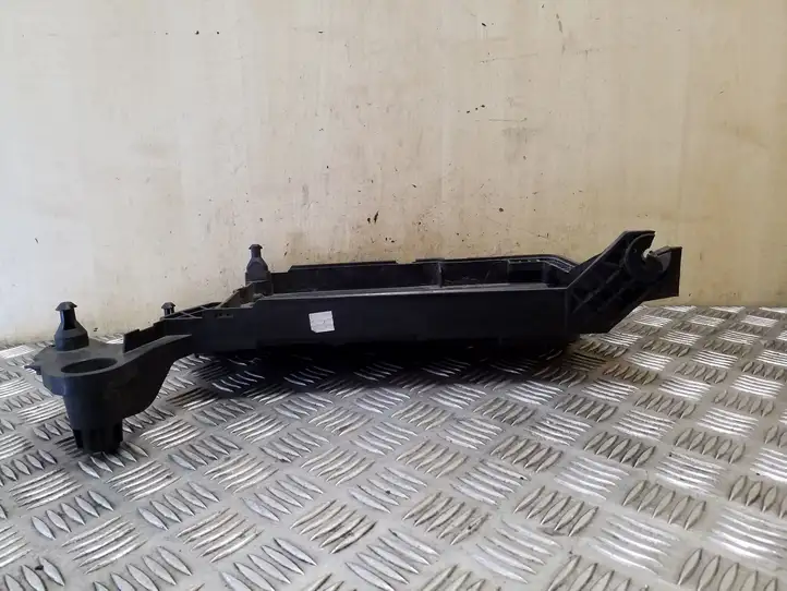 Volkswagen PASSAT B8 (2015 - ) 5Q0915321H Площадка аккумулятора — фото 7