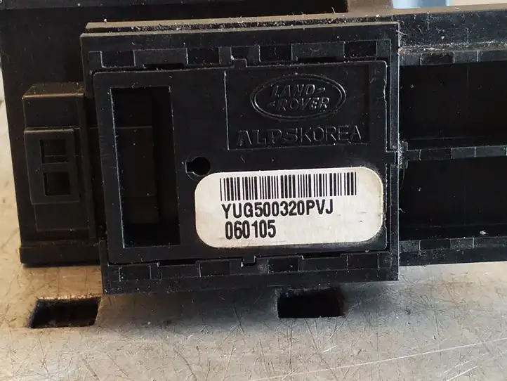 Land Rover Discovery 3 - LR3 (2004 - 2009) YUG500320PVJ Кнопка ручного тормоза — фото 2