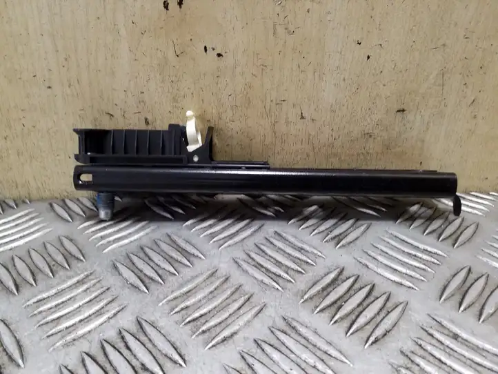 Land Rover Discovery 3 - LR3 (2004 - 2009) 532092200A Регулятор ремня безопасности — фото 4