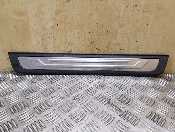 Kia Sorento (2009 - 2014) 858852P100 Внутренняя отделка переднего порога — фото 1