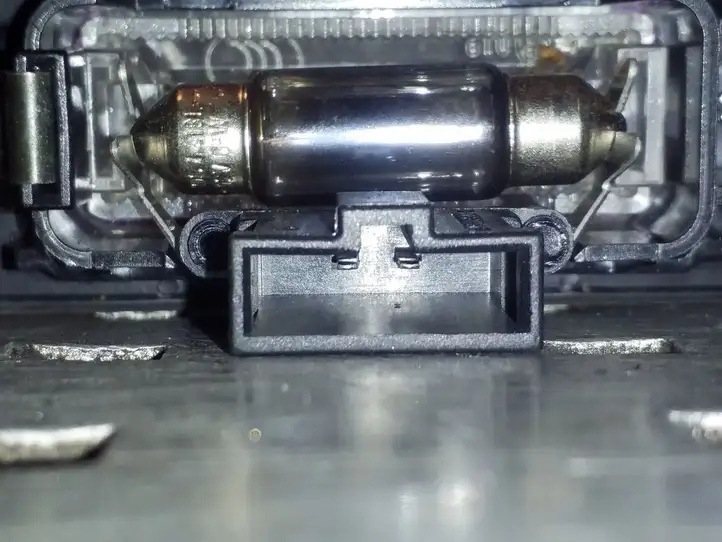 Audi A4 S4 B8 8K (2007 - 2011) 8T0943021 Подсветка номера — фото 2