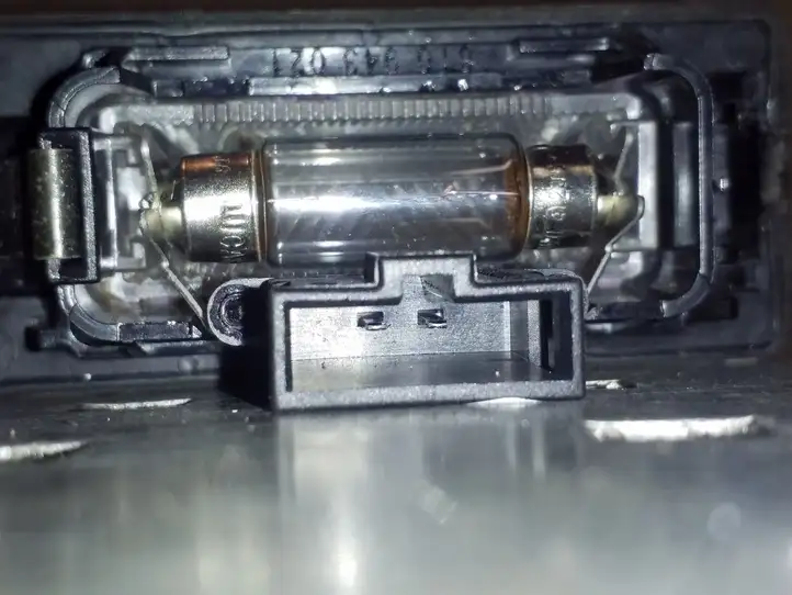 Audi A4 S4 B8 8K (2007 - 2011) 8T0943021 Подсветка номера — фото 4