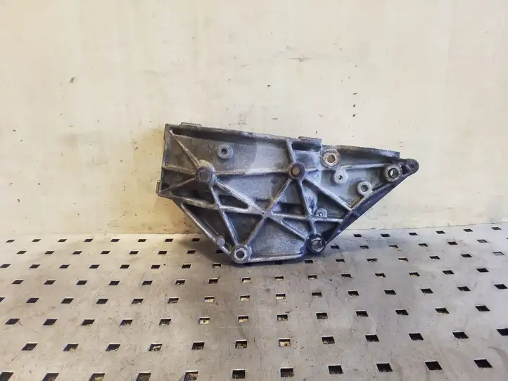 Ford Kuga I (2008 - 2012) 9682367380 Кронштейн генератора — фото 2