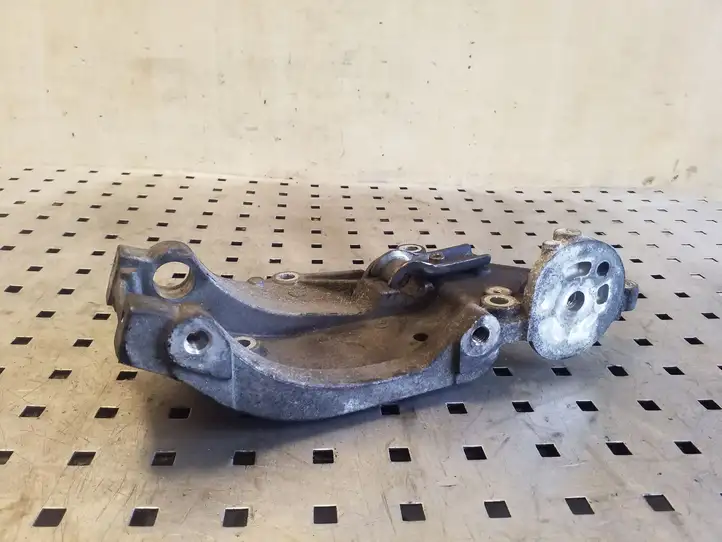 Ford Kuga I (2008 - 2012) 9682367380 Кронштейн генератора — фото 3