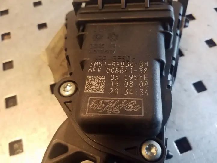 Ford Kuga I (2008 - 2012) 3M519F836BH Педаль акселератора — фото 2