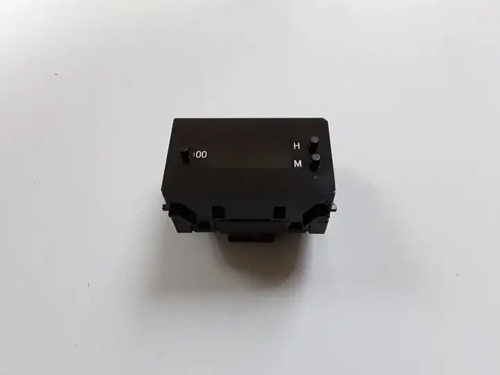 Toyota Auris E180 (2012 - 2018) 8391012630 Часы — фото 1