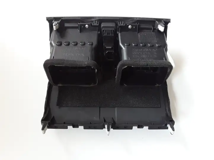 Honda CR-V (2006 - 2009) 77610SWAA0 Центральный воздушный дефлектор — фото 2