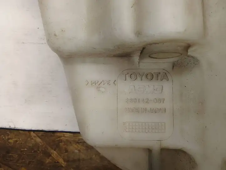 Toyota Previa (XR30, XR40) II (2000 - 2006) 860142087 Бачок омывателя стекла — фото 4
