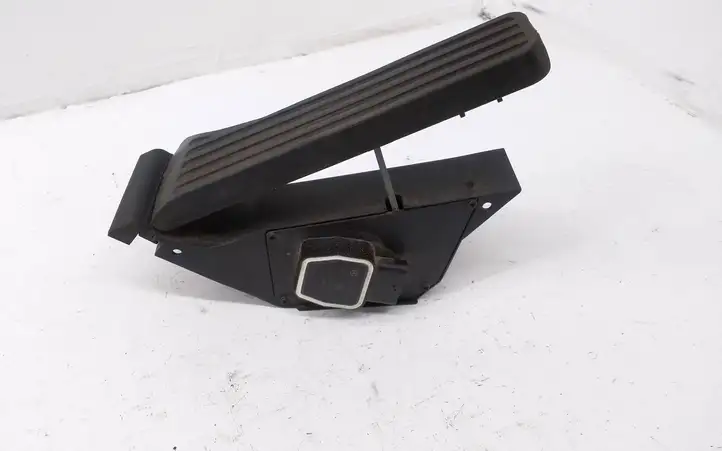 Mercedes-Benz E W212 (2009 - 2016) A2043000004 Педаль акселератора — фото 2