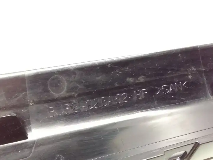 Land Rover Range Rover Evoque L538 (2015 - 2018) BJ32025A52BF Накладка стоек лобового стекла — фото 7