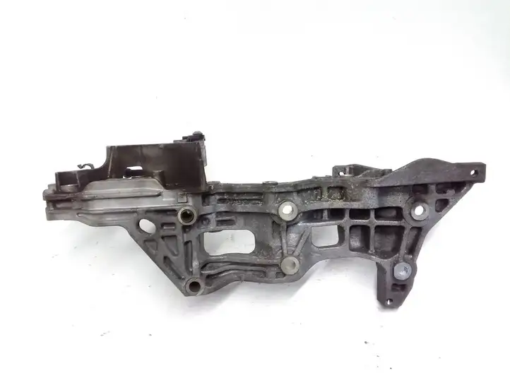 Audi A6 C7 (2014 - 2018) 04L903143B Кронштейн генератора — фото 4