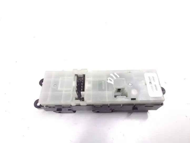 Nissan Qashqai (2010 - 2013) 25401BB65A Блок кнопок стеклоподъемников — фото 3