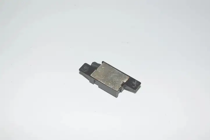 BMW X3 F25 (2010 - 2017) 9142092 Усилитель антенны — фото 2