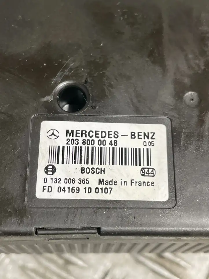 Mercedes-Benz C W203 (2000 - 2007) 2038000048 Вакуумный насос центрального замка — фото 4