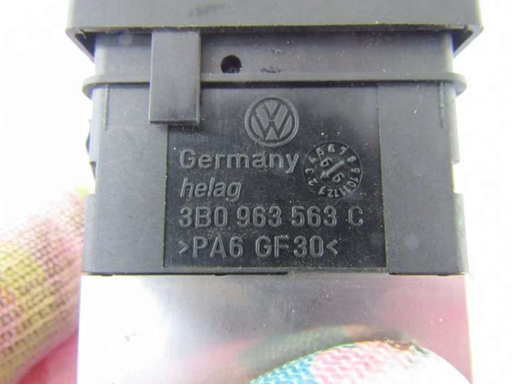 3B0963563C Volkswagen PASSAT B5 Sėdynių šildymo jungtukas