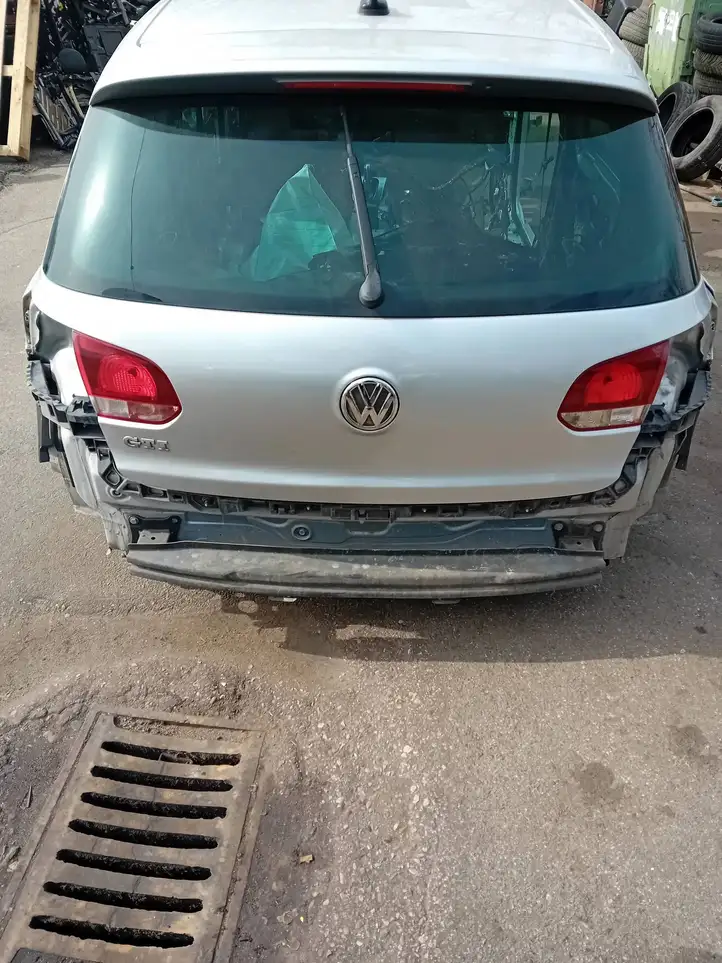Volkswagen Golf VI (2009 - 2013) Крышка багажника — фото 1