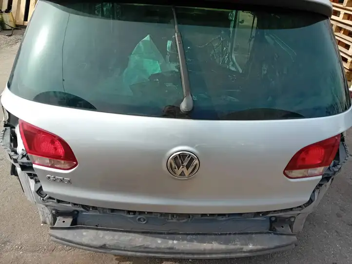 Volkswagen Golf VI (2009 - 2013) Крышка багажника — фото 2