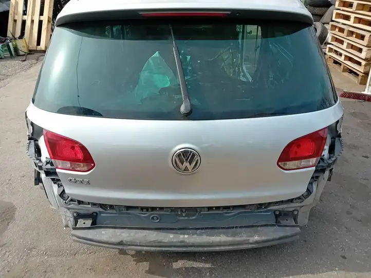 Volkswagen Golf VI (2009 - 2013) Крышка багажника — фото 3