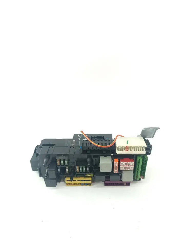 Mercedes-Benz C W204 (2007 - 2014) 2049005601 Блок предохранителей (комплект) — фото 2