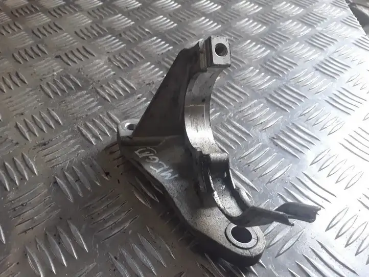 Renault Megane III (2009 - 2016) 8200371715 Кронштейн подвесного подшипника — фото 1