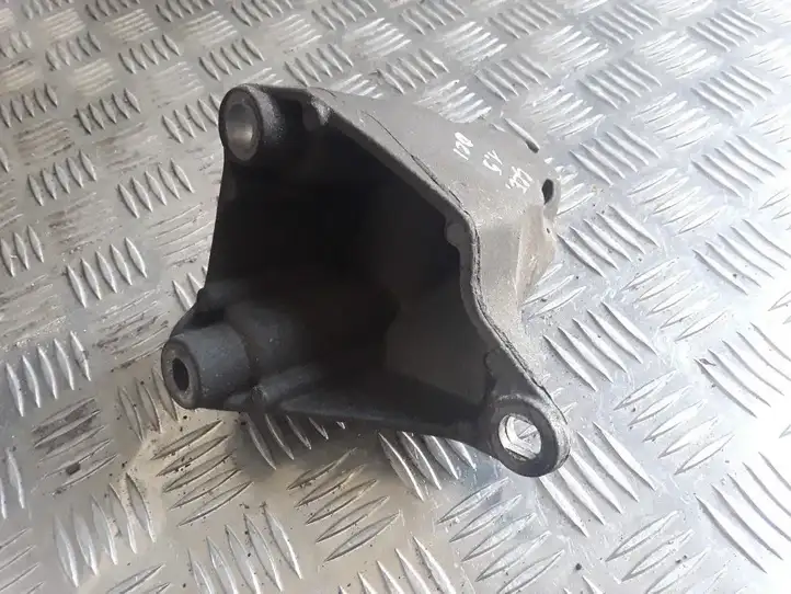 Renault Scenic II - Grand scenic II (2006 - 2009) 8200277229 Кронштейн двигателя — фото 1