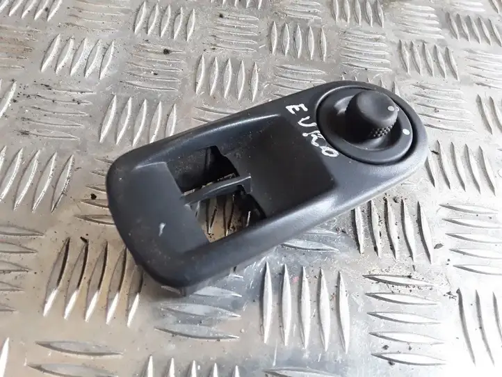 Renault Trafic II (X83) (2002 - 2014) 820011867 Блок кнопок стеклоподъемников — фото 1