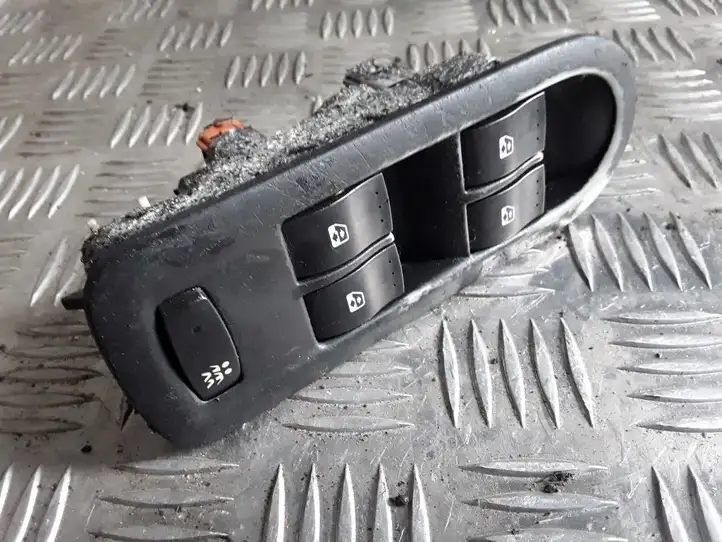 Renault Scenic II - Grand scenic II (2003 - 2006) 156018070 Блок кнопок стеклоподъемников — фото 1