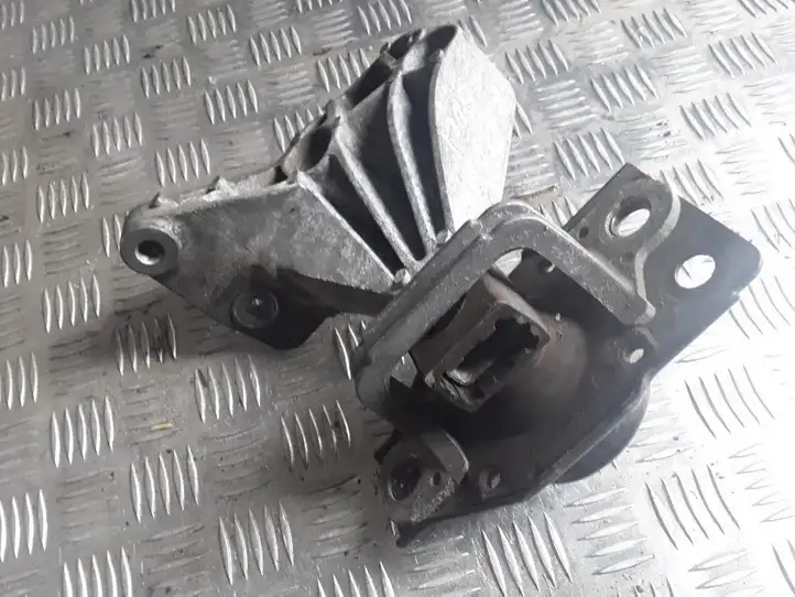 Nissan Qashqai (2006 - 2010) 11210JD500 Опора двигателя — фото 1