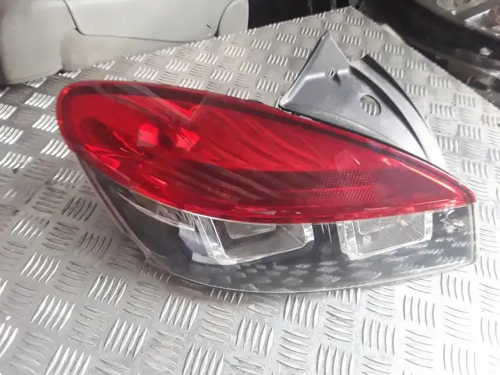 Renault Megane III (2009 - 2016) 265550008R Задний фонарь в кузове — фото 1